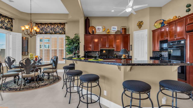 97 Via Bella, Rancho Mirage CA: https://media.crmls.org/mediaz/290486d0-c710-4531-b80e-c00ca92696f2.jpg