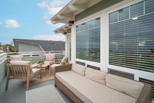 2010 Cambridge Avenue, Cardiff by the Sea CA: https://media.crmls.org/mediaz/2904fbcb-2d80-4cee-83bc-7f27c3dd384f.jpg