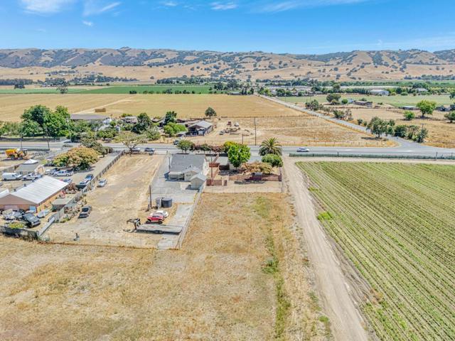 2718 Ferguson Road, Gilroy CA: https://media.crmls.org/mediaz/2904fd43-67d7-4cda-a9f6-f1ba414f3a1d.jpg