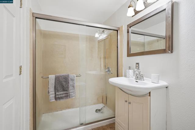 2838 Loma Vista Ave, Concord CA: https://media.crmls.org/mediaz/29053b5c-4732-4564-abf6-05fa6b05188c.jpg