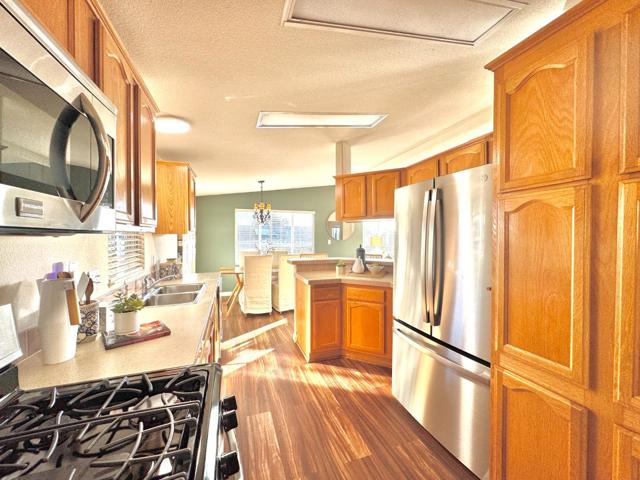 37 Oceanview Avenue, Half Moon Bay CA: https://media.crmls.org/mediaz/29061374-e920-42a4-9b20-063efcb5530f.jpg