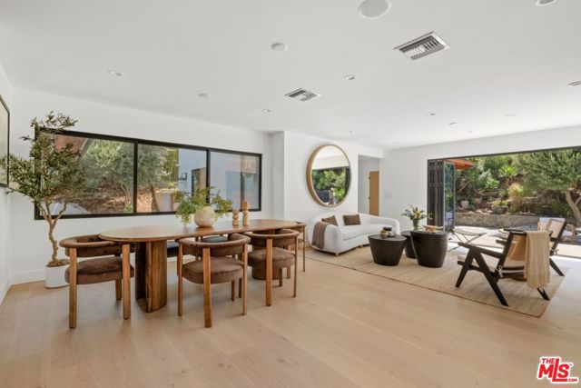 2716 Laurel Pass / Bypass, Los Angeles CA: https://media.crmls.org/mediaz/2906571b-4cc6-45b5-9238-c081fccc3926.jpg