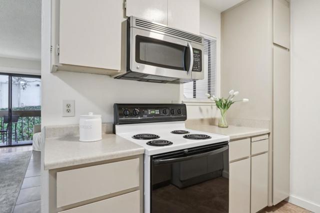 4205 Golden Oaks Lane, Monterey CA: https://media.crmls.org/mediaz/290664b4-5e01-464e-81bd-9c552862a55c.jpg