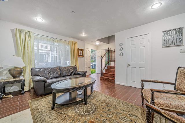 Image 45 of 55 For 370 Appian Way