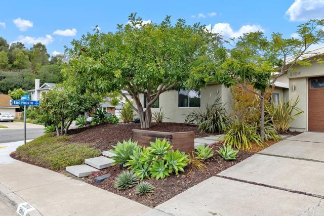 2104 Crownhill Road, San Diego CA: https://media.crmls.org/mediaz/2907059d-43e7-4939-88e7-8369343f084c.jpg