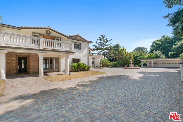 3200 Oakley Drive, Los Angeles CA: https://media.crmls.org/mediaz/290769f4-59ae-4bea-a495-12154f27a818.jpg