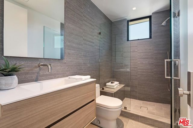 2831 Malcolm Avenue, Los Angeles CA: https://media.crmls.org/mediaz/2907af7b-4aff-4f91-85cc-f284bd482591.jpg