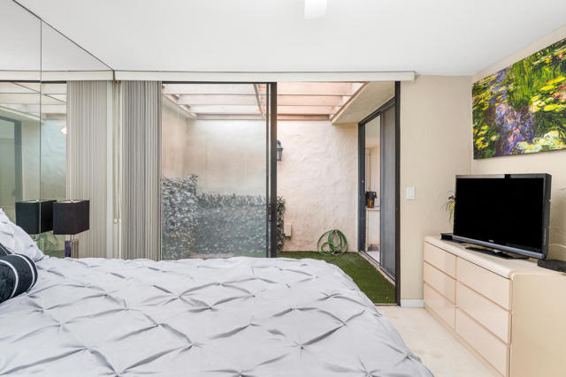 130 Don Miguel Circle, Palm Desert CA: https://media.crmls.org/mediaz/2907b576-d17b-495d-bacd-5de239accb16.jpg