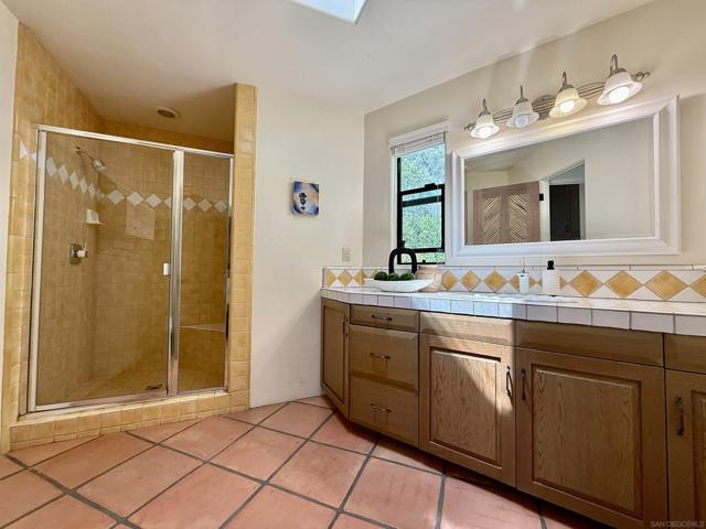 9918 Heavenly Way, La Mesa CA: https://media.crmls.org/mediaz/29085db7-f9df-4eda-ba9f-0988cedc3fa5.jpg