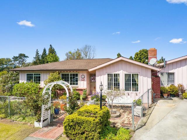 40 Eileen Street, Watsonville CA: https://media.crmls.org/mediaz/29086b56-0cdf-4b1f-a7f5-cba7ab59dabe.jpg