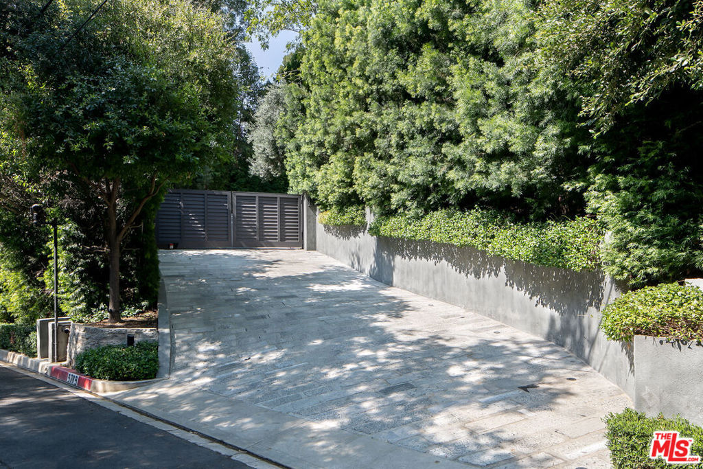 9779 Oak Pass Road, Beverly Hills, CA 90210