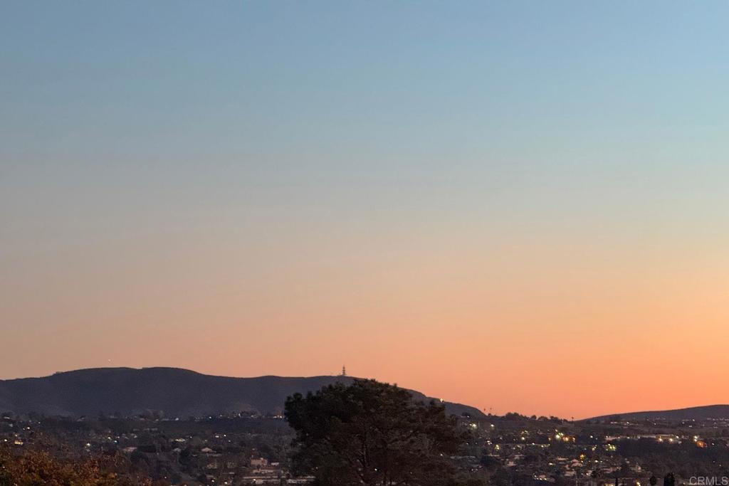 https://media.crmls.org/mediaz/2909c1d3-1a99-4a7e-846e-d6581796d166.jpg?preset=X-Large