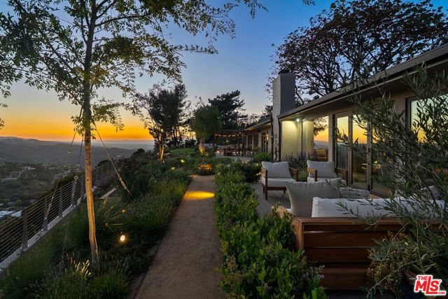 7840 Torreyson Drive, Los Angeles CA: https://media.crmls.org/mediaz/2909e187-0520-4b13-a206-bad69b8927b5.jpg