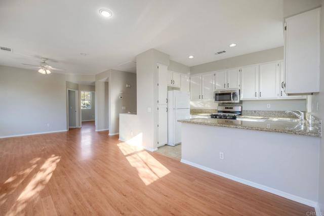 Detail Gallery Image 14 of 35 For 6064 Paseo Acampo, Carlsbad,  CA 92009 - 3 Beds | 2 Baths