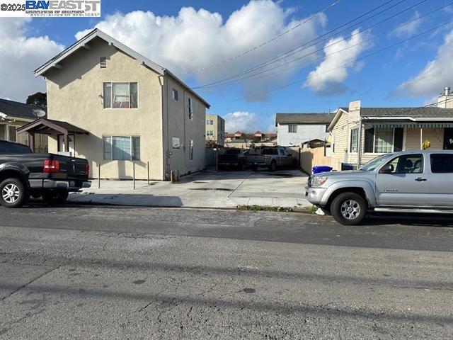 1317 Chanslor Ave, Richmond CA: https://media.crmls.org/mediaz/290a4904-5081-4014-a270-34598480f69b.jpg