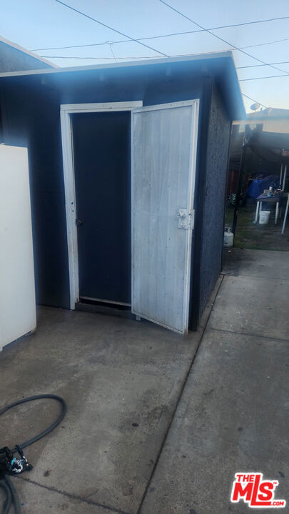 742 E 84th Place, Los Angeles CA: https://media.crmls.org/mediaz/290a5db1-c5f7-4965-9006-2b1f19ef18ba.jpg