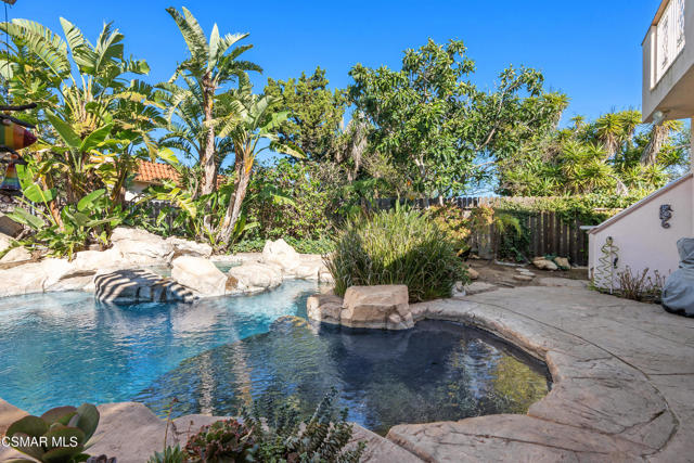1455 Calle Colina, Thousand Oaks CA: https://media.crmls.org/mediaz/290aa28b-e026-48db-9e57-421361623a7f.jpg