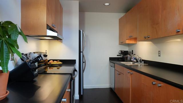 Detail Gallery Image 6 of 19 For 1250 Powell St #10,  Emeryville,  CA 94608 - 1 Beds | 1/1 Baths