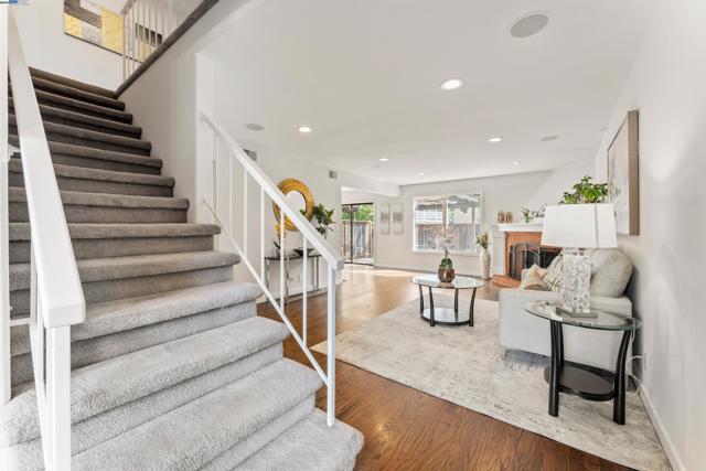 40654 WOLCOTT PLACE, Fremont CA: https://media.crmls.org/mediaz/290aeb7c-5447-4de2-97a0-e2961f1d3e10.jpg