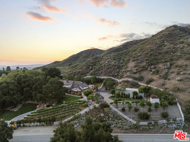 25730 Sand Canyon Road, Santa Clarita CA: https://media.crmls.org/mediaz/290b4f9e-7176-4883-a7f8-51a165ec1d77.jpg