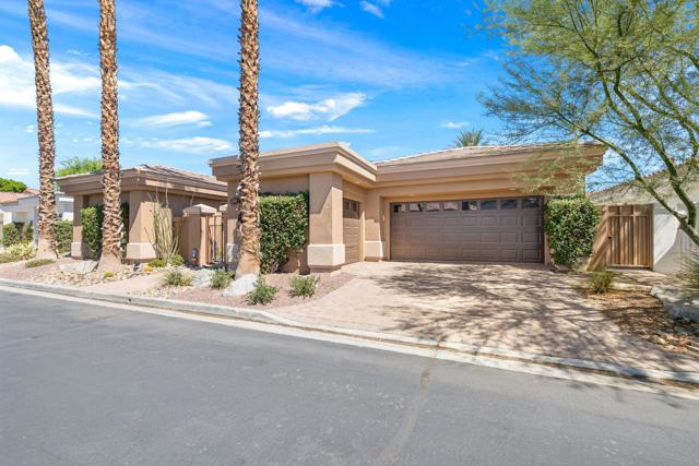 461 White Horse Trail, Palm Desert CA: https://media.crmls.org/mediaz/290b5992-b5f9-4d06-b526-99dadb203211.jpg