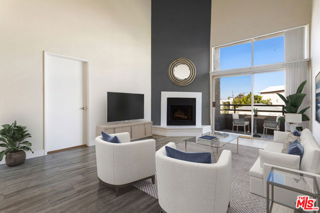 1626 Malcolm Avenue, Los Angeles CA: https://media.crmls.org/mediaz/290b7980-facd-42dc-9ba6-404a0a1b7eac.jpg
