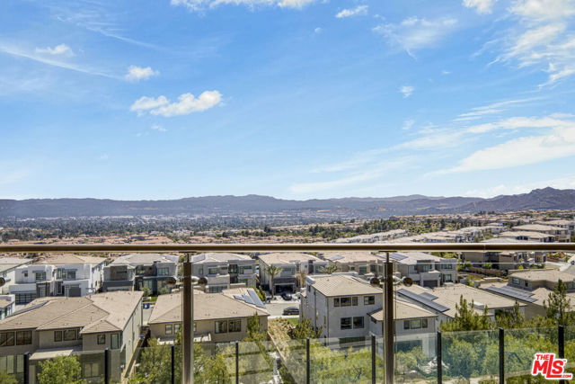 20326 W Liverpool Way, Porter Ranch CA: https://media.crmls.org/mediaz/290c6cdb-6993-471d-bb4f-78530095c35d.jpg