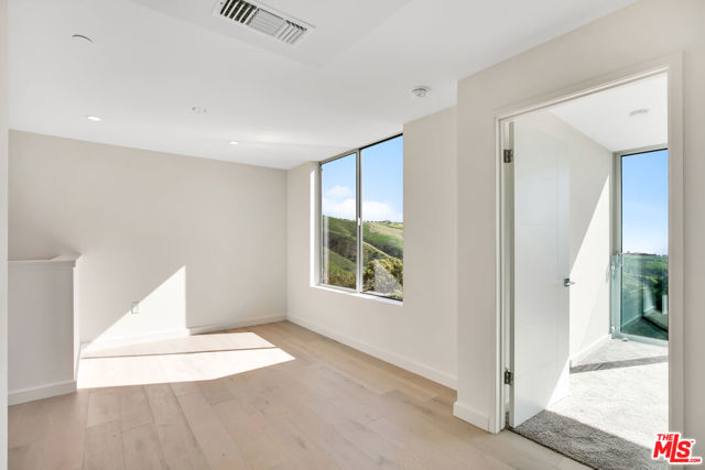 28405 Via Acero Street, Malibu CA: https://media.crmls.org/mediaz/290ca44c-0820-444e-80b8-229b2398593e.jpg