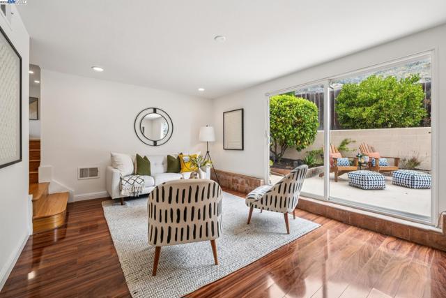 598 CRESTMONT DRIVE, Oakland CA: https://media.crmls.org/mediaz/290cafc3-6d6e-4ee0-b23b-2610433b2a92.jpg