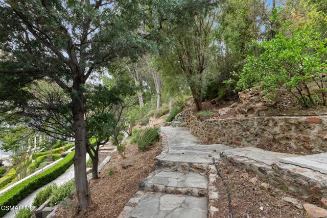1561 Lookout Drive, Agoura Hills CA: https://media.crmls.org/mediaz/290cb1f0-95ee-4dad-8726-aabf4f31af96.jpg