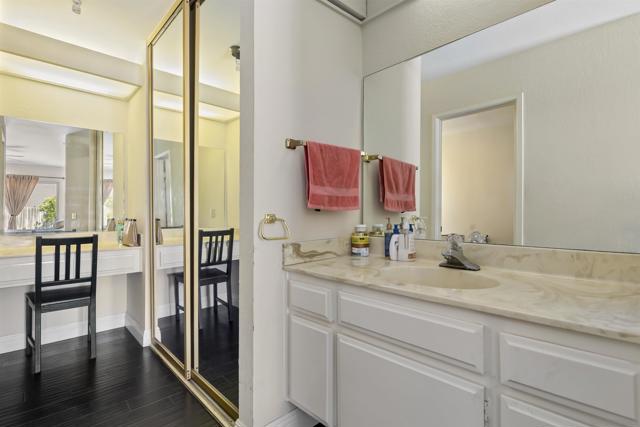 1247 Armstrong Cir, Escondido CA: https://media.crmls.org/mediaz/290cbe08-b9f6-4611-a347-773b2e54384a.jpg