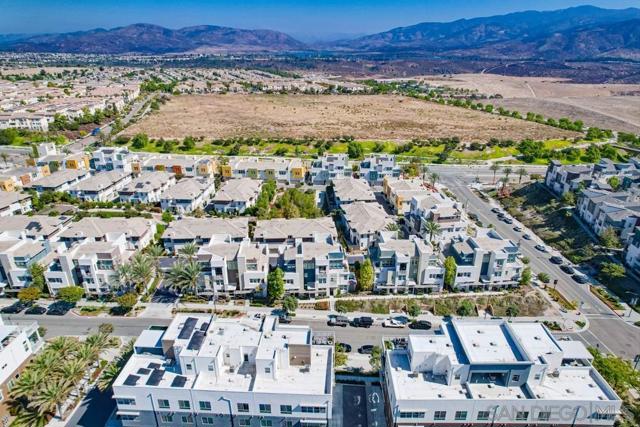 2092 Tango Loop, Chula Vista CA: https://media.crmls.org/mediaz/290d2398-275a-4283-8c3f-8abfc6d0c9d7.jpg