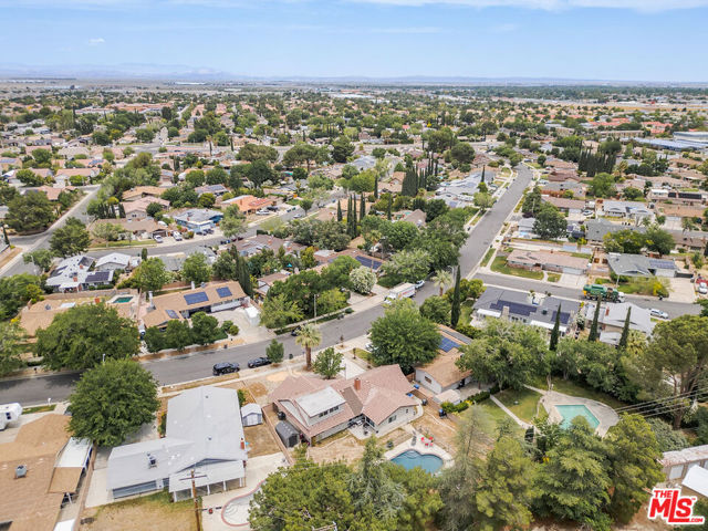 43818 Halcom Avenue, Lancaster CA: https://media.crmls.org/mediaz/290e1f82-71ac-46e0-9bfd-9caa9229c23d.jpg