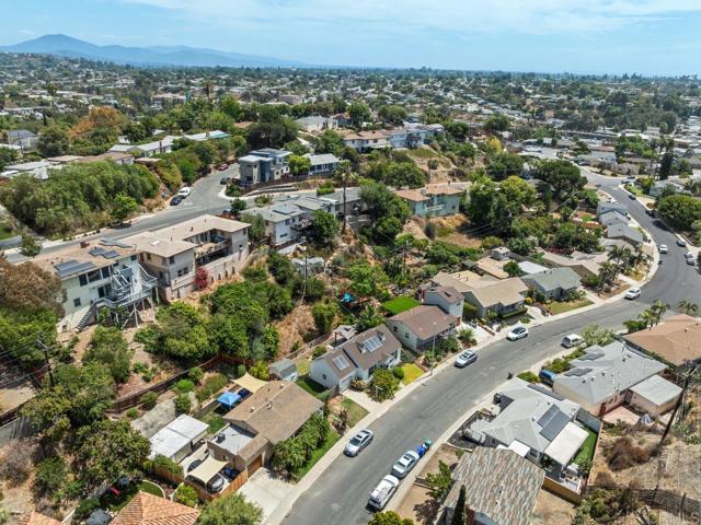 4461 Revillo Drive, San Diego CA: https://media.crmls.org/mediaz/290ec0b2-284a-445f-b24d-1531d6e9b7b7.jpg