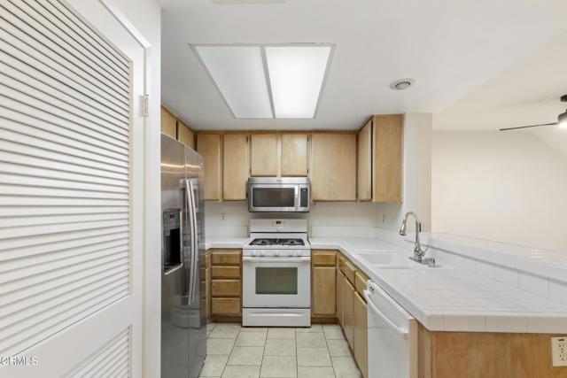 2091 Blackberry Circle, Oxnard CA: https://media.crmls.org/mediaz/290f0bc6-57a6-4bb7-b477-627c537f461c.jpg