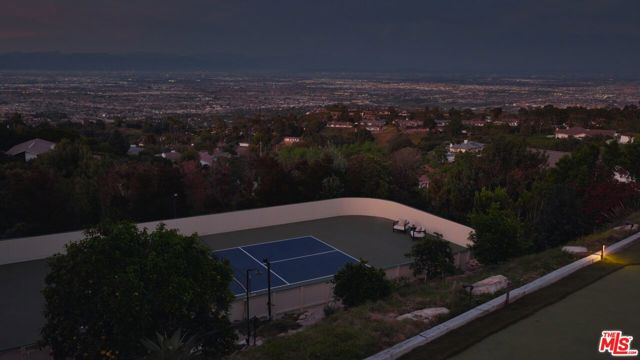 4 Buckboard Lane, Rolling Hills CA: https://media.crmls.org/mediaz/290f2100-ab0c-4f95-81d4-d81142eb2099.jpg