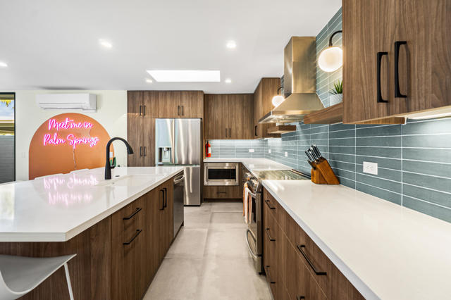 130 W Racquet Club Road #308, Palm Springs, CA 92262