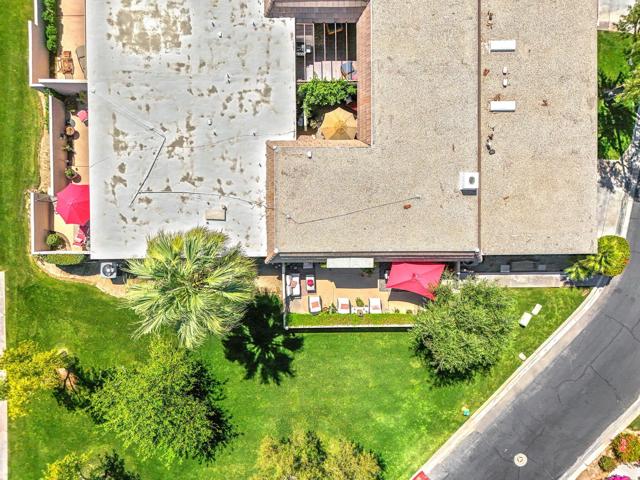 74903 Chateau Circle, Indian Wells CA: https://media.crmls.org/mediaz/290f7b92-e66a-4be8-8742-842302e06fc1.jpg