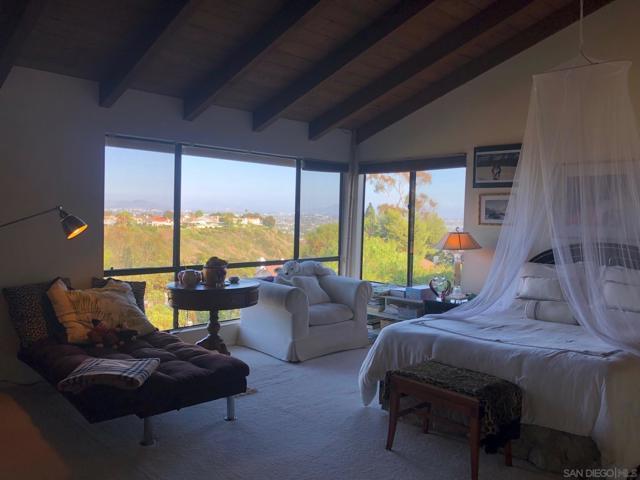 6645 Caminito Scioto, La Jolla CA: https://media.crmls.org/mediaz/29103f8b-015e-45ac-88d0-271e80f81cd3.jpg