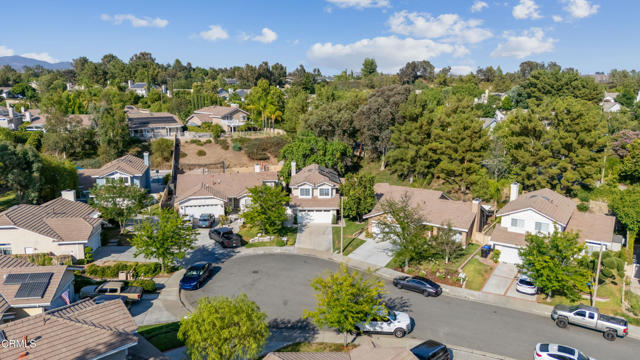 27220 Waterford Drive, Valencia CA: https://media.crmls.org/mediaz/29104e63-fddf-47eb-8619-01fbd4e67603.jpg