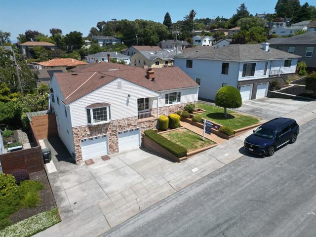 3709 Kenwood Avenue, San Mateo CA: https://media.crmls.org/mediaz/29109548-3488-42f0-91a9-1155255a2243.jpg