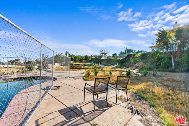 3314 Rubio Crest Drive, Altadena CA: https://media.crmls.org/mediaz/2910c101-949c-484b-9232-158780d87a84.jpg