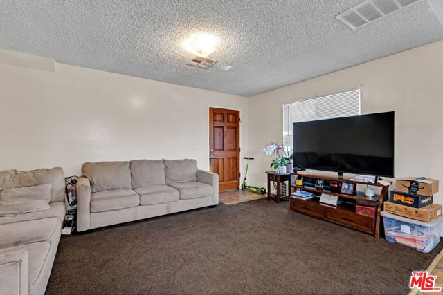 11320 Emelita Street, North Hollywood CA: https://media.crmls.org/mediaz/2911ecce-04ea-45c9-847b-223ebfa215ac.jpg