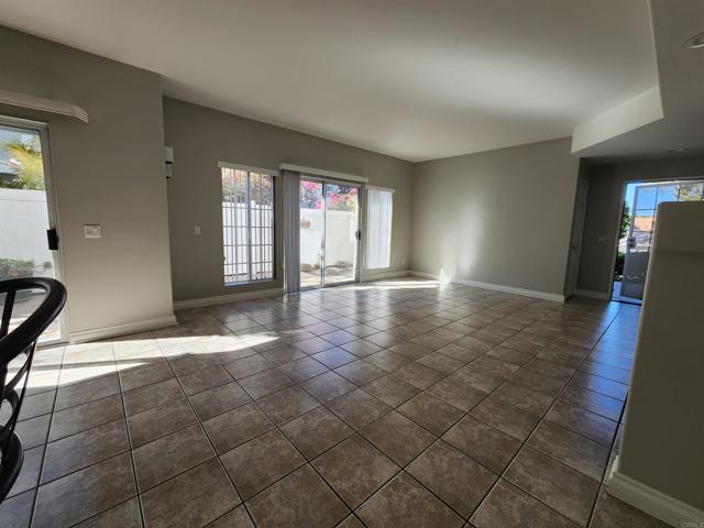 Detail Gallery Image 33 of 43 For 8597 via Mallorca #F,  La Jolla,  CA 92037 - 2 Beds | 2/1 Baths