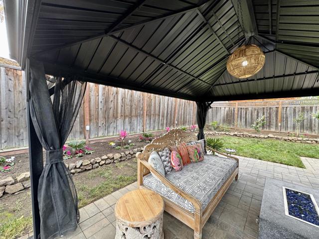 16 Hillview Avenue, Redwood City CA: https://media.crmls.org/mediaz/29122916-4e8f-4ad9-a139-de2d00255f39.jpg