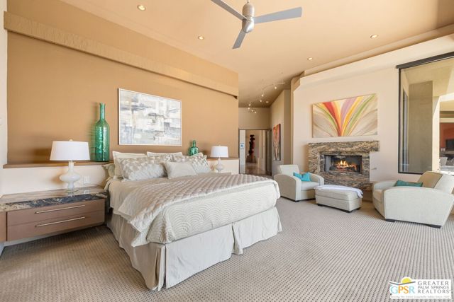 4 Paradise Cove Court, Rancho Mirage CA: https://media.crmls.org/mediaz/2912a0df-804e-47c9-94a7-1d43d83a776a.jpg