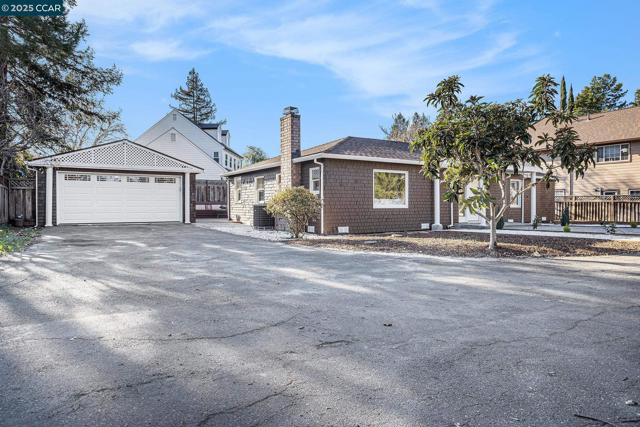 2139 WHYTE PARK AVE, Walnut Creek CA: https://media.crmls.org/mediaz/291371a0-2f3d-4bf6-9fbc-5da1bded0c58.jpg