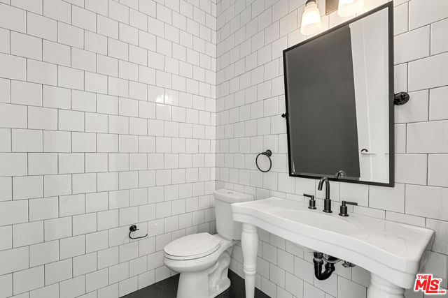 530 N Alta Vista Boulevard, Los Angeles CA: https://media.crmls.org/mediaz/2913d6b1-d622-4e6f-a54c-497a3e590dab.jpg