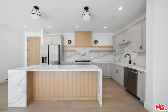 1688 N Sierra Bonita Avenue, Pasadena CA: https://media.crmls.org/mediaz/2914106d-f421-4089-acc7-5ac7a755abaf.jpg