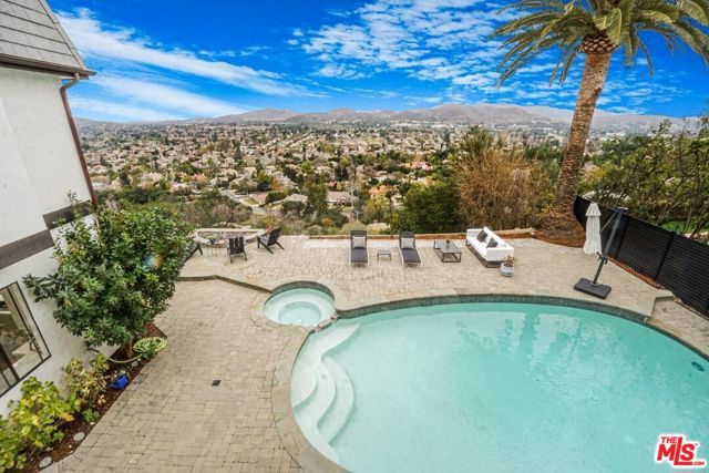 3485 Ridgeford Drive, Westlake Village CA: https://media.crmls.org/mediaz/2914c9eb-5965-49fe-86ea-c8e2464490d7.jpg